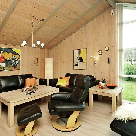 Holiday home Four-bedroom Holiday In 10 Blavand